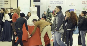 Дизајнерски елки блеснаа во Скопје Сити Мол