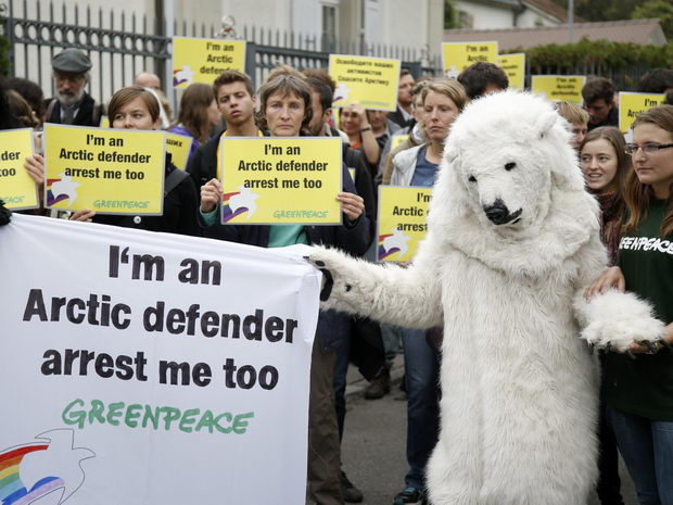 switzerland-russia-greenpeace-protest.jpeg-1280x960
