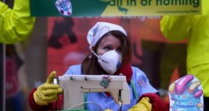 Активистите на Greenpeace открија отрови во детската облека