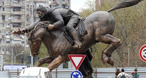 Споменикот на Чакаларов пак мета на вандали