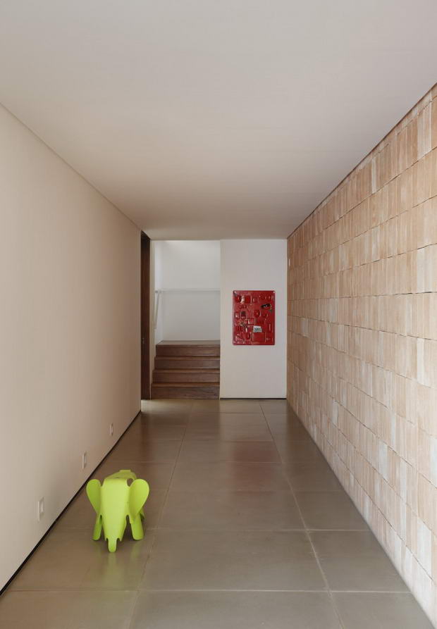 51d077d9b3fc4b764800007d_bt-house-studio-guilherme-torres__mg_0198-2-694x1000