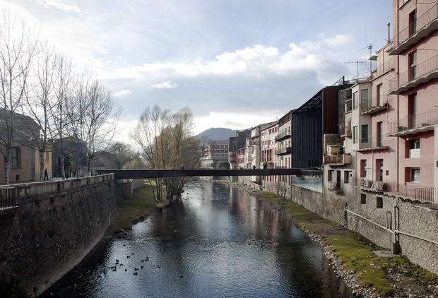 520af648e8e44e1416000057_public-space-teatro-la-lira-rcr-arquitectes_1234-a