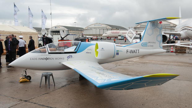 F-WATT_EADS_Innovation_Works-ACS_E-Fan_mock-up_PAS_2013_01