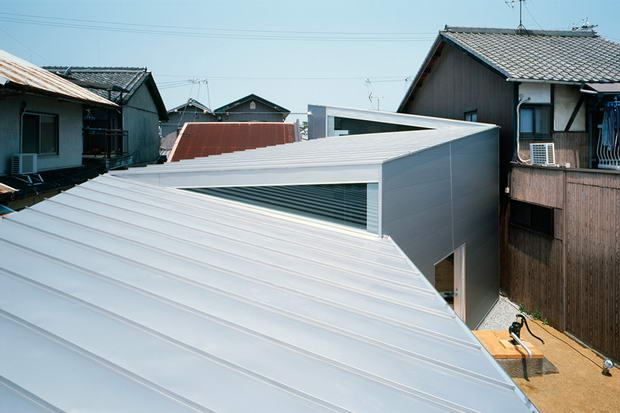 alphaville-house-twisted-japan-designboom-02
