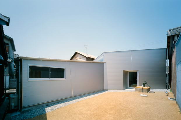 alphaville-house-twisted-japan-designboom-03