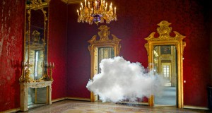 Познатите облаци на Berndnaut Smilde изложени во Лондон