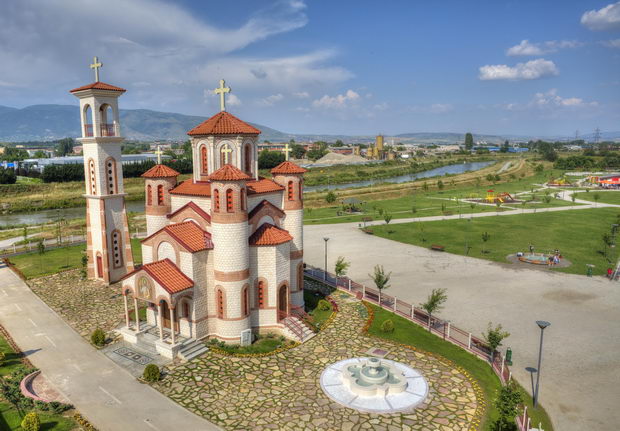 Crkva Sveti Jovan Krstitel so park