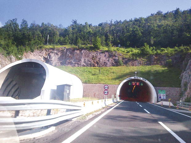 Sveti_Rok_Tunnel_in_June_2012