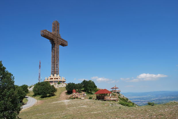 dovrsuvanje na mileniumski krst