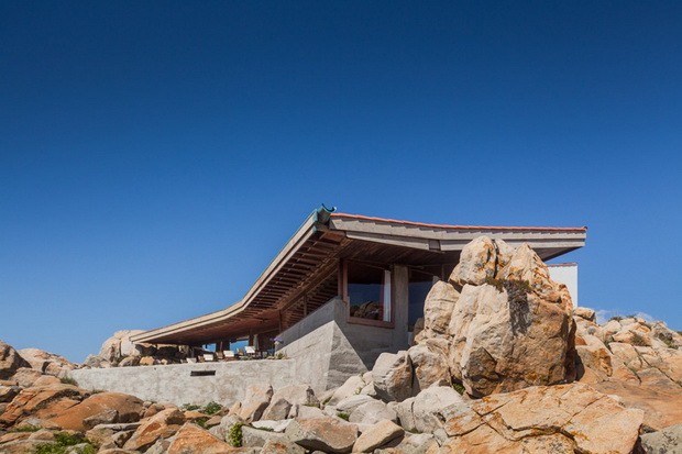 alvaro-siza-the-boa-nova-tea-house-matosinhos-portugal-designboom-05_resize