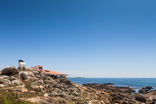 alvaro-siza-the-boa-nova-tea-house-matosinhos-portugal-designboom-06_resize