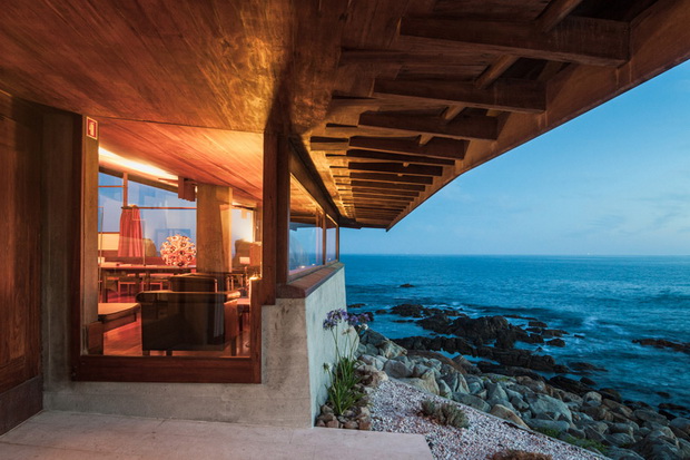 alvaro-siza-the-boa-nova-tea-house-matosinhos-portugal-designboom-09_resize