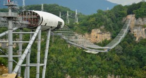 Најдолгиот висечки мост во Сочи е нов рај за банџи скокачи