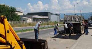 Санацијата на ударните дупки во Струмица продолжува во август