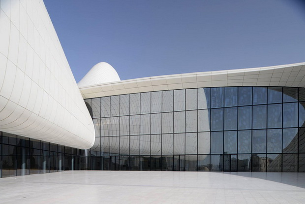 zaha-hadid-heydar-aliyev-center-design-of-the-year-designboom-03_resize