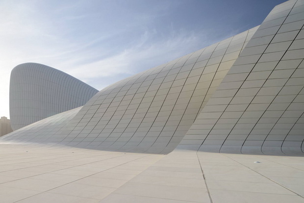 zaha-hadid-heydar-aliyev-center-design-of-the-year-designboom-07_resize