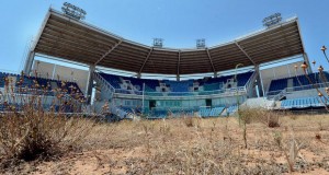 Десет години по Олимпијадата во Атина, спортските терени во очајна состојба
