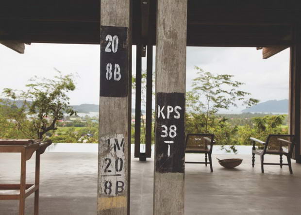 223_The-Spellbinding-Tropical-House-Made-From-Reclaimed-Telegraph-Poles_1-f