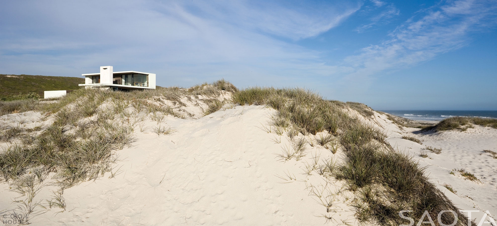belaya-villa-v-stile-hay-tek-ot-studii-saota-1
