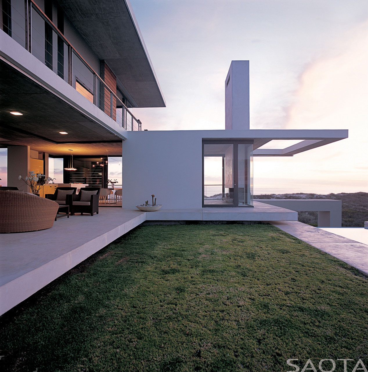 belaya-villa-v-stile-hay-tek-ot-studii-saota-3