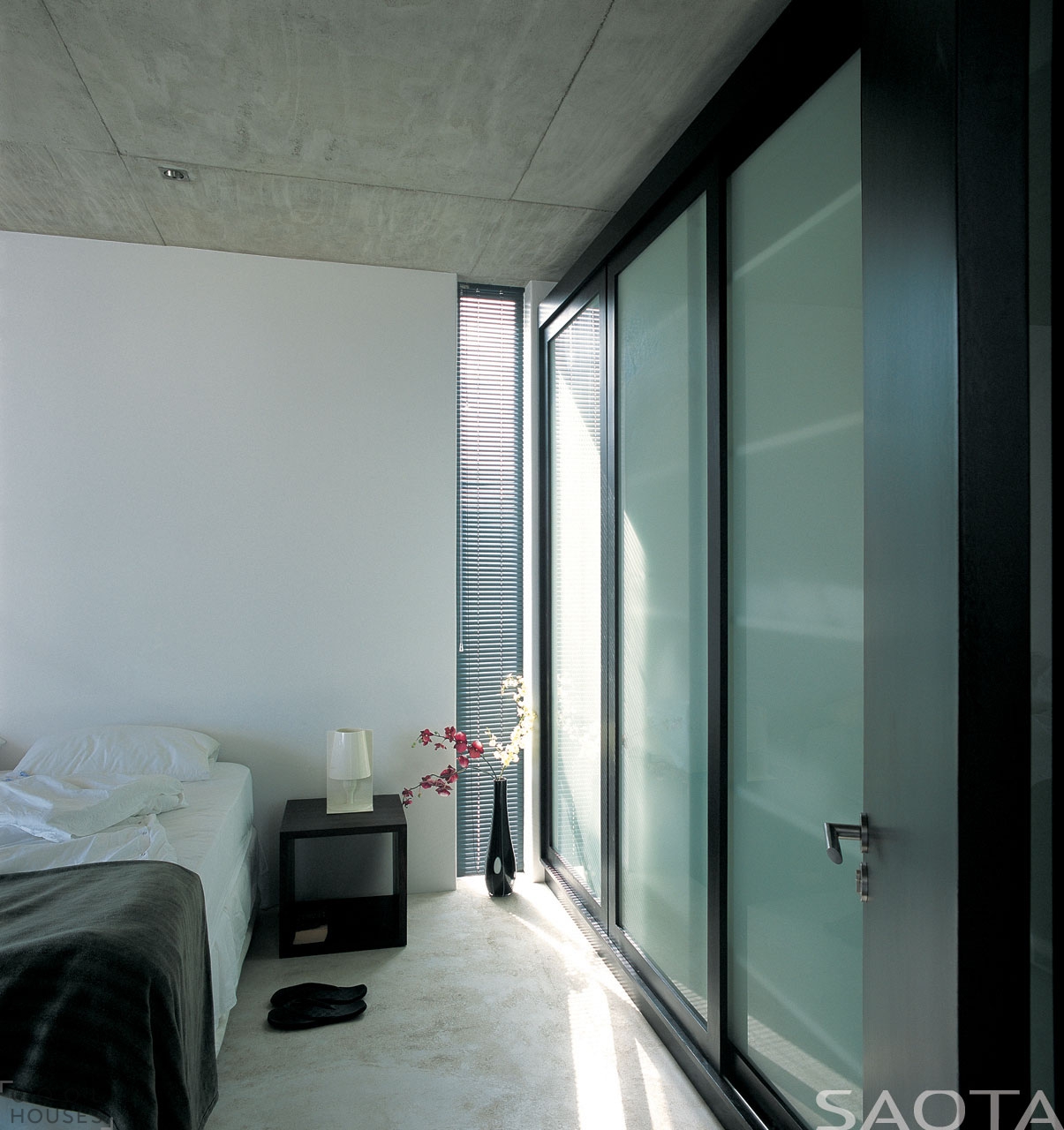 belaya-villa-v-stile-hay-tek-ot-studii-saota-7