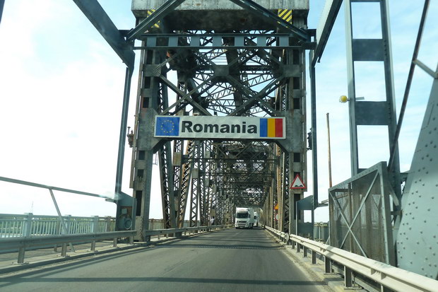 Danube_Bridge_border_crossing