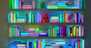 Луминисцентни книги со раскошни бои