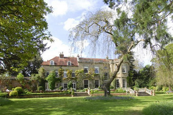 George Clooney And Amal Alamuddin Picked Up English Manor on a Private British Island
