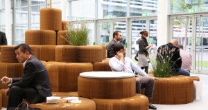Хартиени столици и клупи за флексибилни канцелариски простори