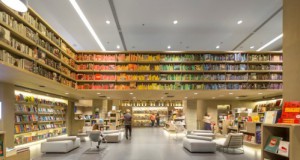 Колоритна продавница за книги Saraiva