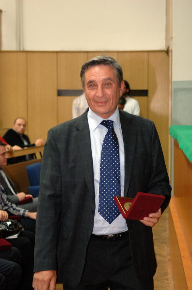 DOBRE TASEVSKI dodeluvanje nagrada za 60 god od grad.fakultet