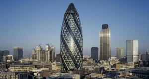 Лондонскиот облакодер „Корнишон“ продаден за 700 милиони фунти