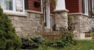 Како да се заштитат од влага нови ѕидови од камен и да се санираат старите?