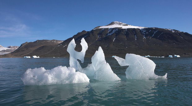 climate-change-ice-berg
