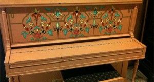 Пијаното од „Казабланка“ на аукција продадено за 3,41 милион долари