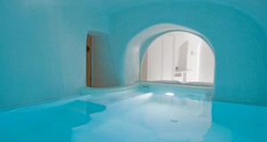 Реновирање на вила во Санторини: подрум со базен и свод како пештера