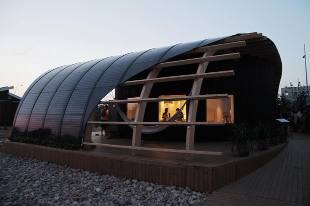 52450b1fe8e44e67bf0001dd_halo-swedish-students-solar-decathlon-entry_halo_in_the_evening