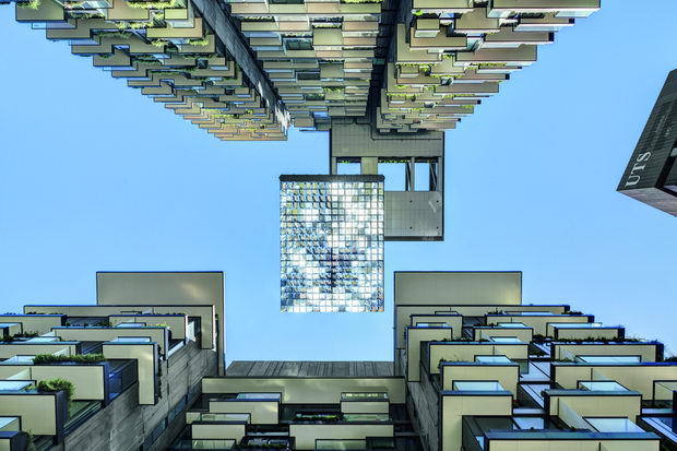 5424573fc07a80548f00007e_one-central-park-jean-nouvel-patrick-blanc_onecentralpark_jpg-cantileverreflector_ateliersjeannouvelwithptw_-c-copyrightssimon