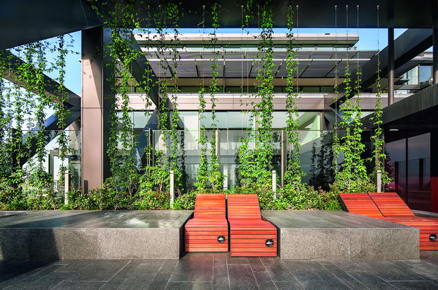 54245765c07a809a0e000095_one-central-park-jean-nouvel-patrick-blanc_onecentralpark_jpg-skygarden_ateliersjeannouvelwithptw_-c-copyrightsmurrayfrederick