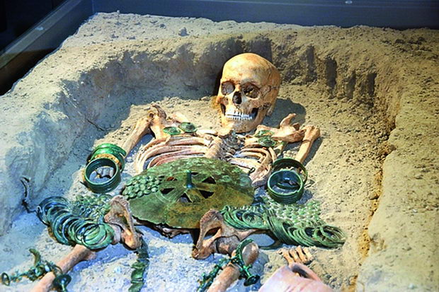 Grobot na t.n. pajonska sveshtenicka, Isar Marvinci