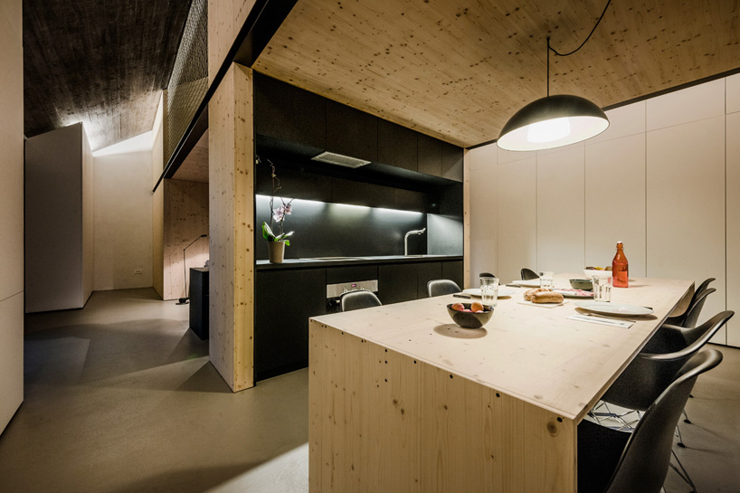 dekleva-gregoric-arhitekti-compact-karst-house-08