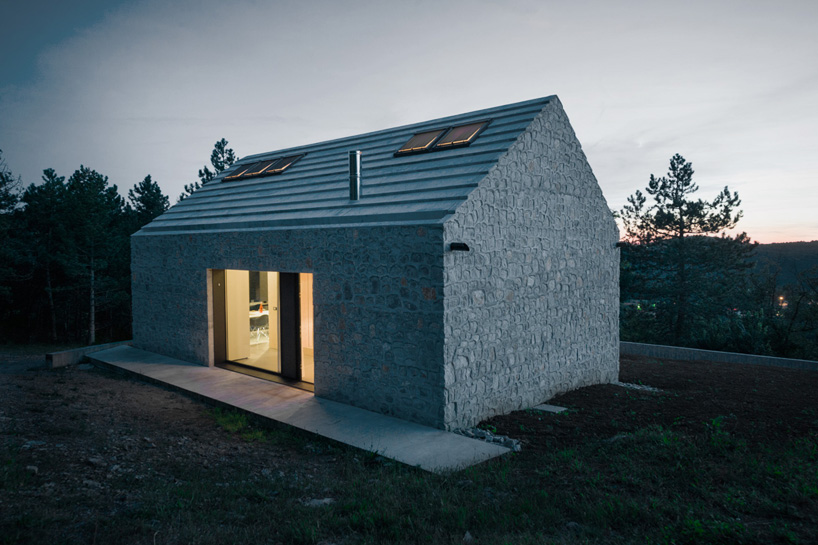 dekleva-gregoric-arhitekti-compact-karst-house-09