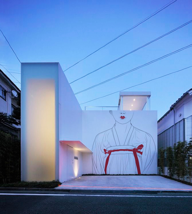 maria-umievskaya-sketches-onto-japanese-house-facades-04