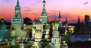 Москва со елка од пластични шишиња