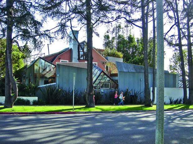 Gehry_House_-_Image01