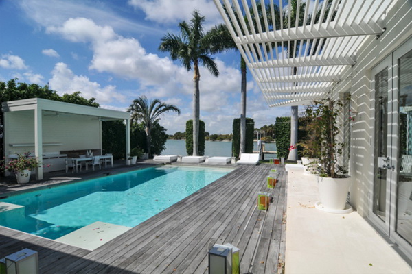 Shakira's Miami Beach Mansion Still On Sale