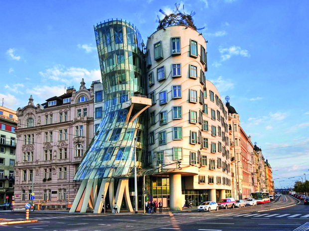 the-dancing-house-prague-czech-republic-1