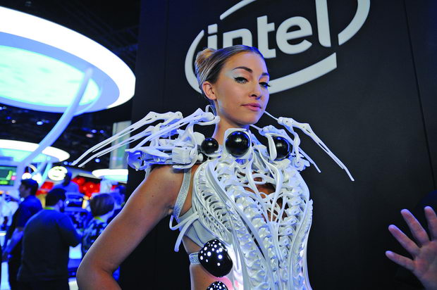 intel-ces2015-dress-1