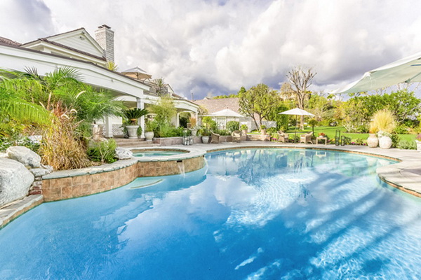 Jennifer Lopez's Hidden Hills Home on Sale for $17 Million