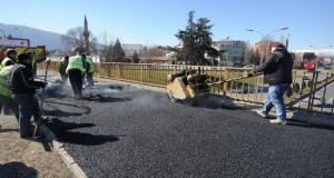 Санирани пешачките патеки на надвозникот кај Бит-пазар